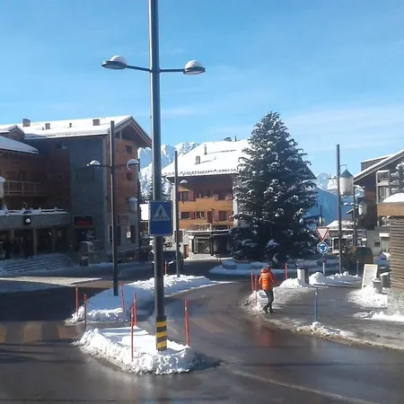 Small Apartment, Appartamento *