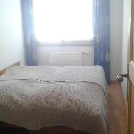 Small Apartment, * 韦尔比耶