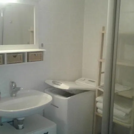 Small Apartment, 公寓 韦尔比耶