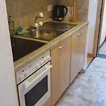 Small Apartment, Apartamento *